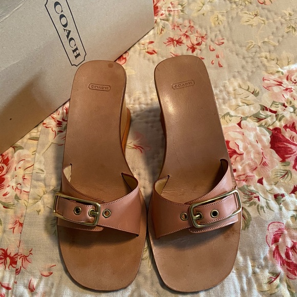 Coach Y2K Buckle Slides, size 6.5, Natural, pre-loved - Picture 4 of 6